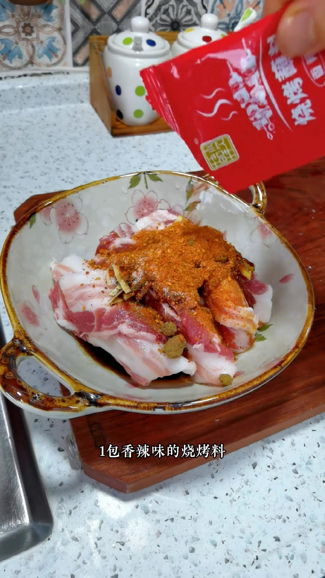 馋烤肉的小伙伴看过来！五分钟包教会，在家做烤肉流口水