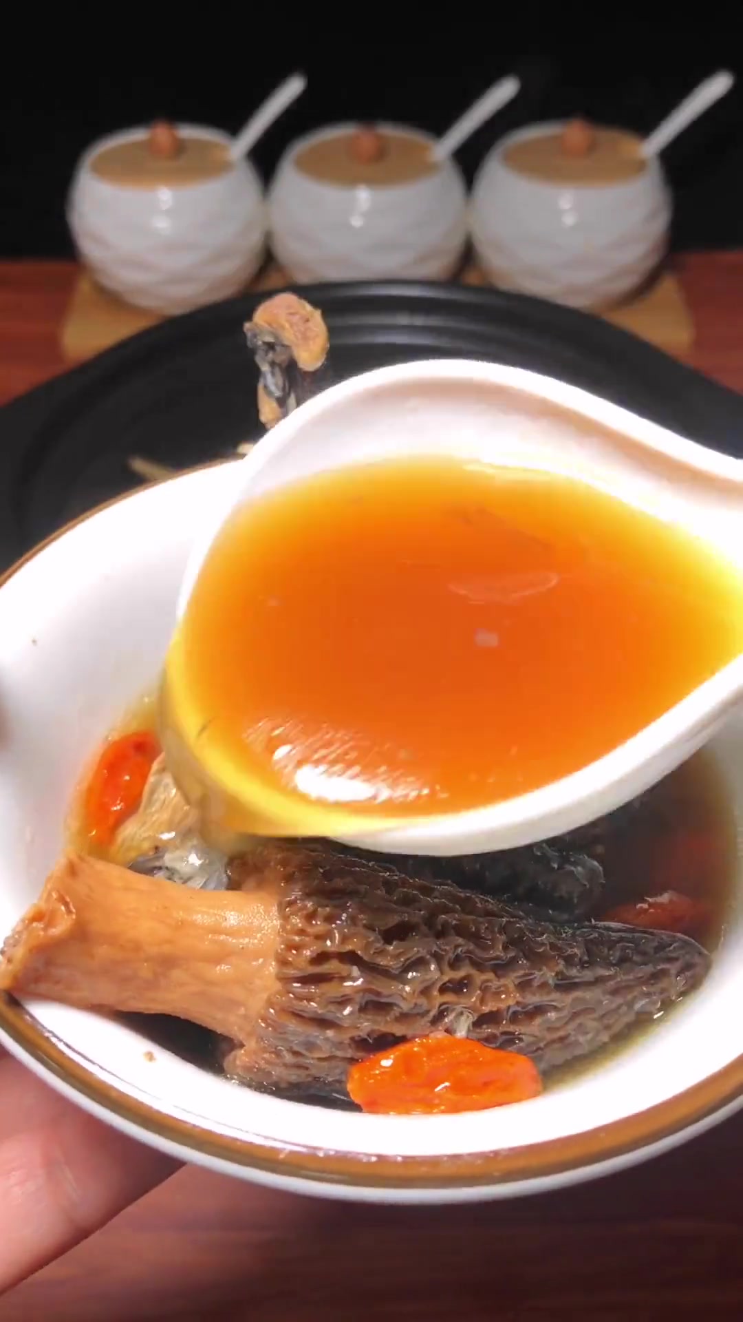 我超爱黑蒜,当零食或煲汤都合适,煲汤还很香