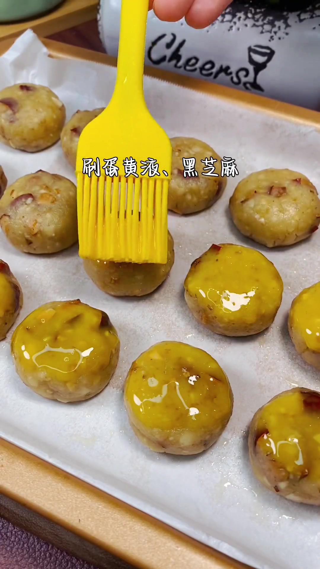 一口酥掉渣的红枣坚果酥饼简单又营养健康