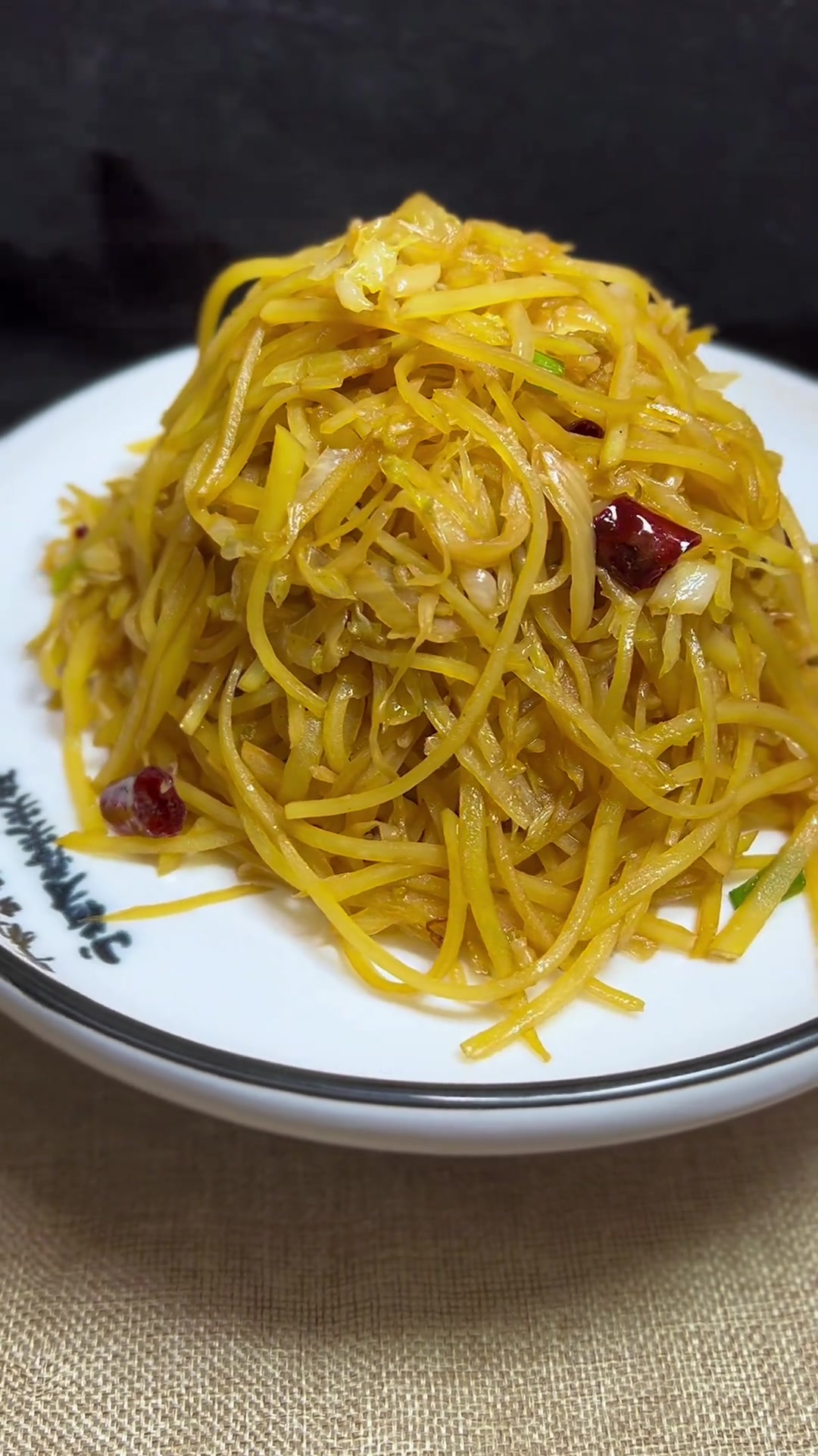 酸菜炒土豆丝教程，简单好吃快来试试！