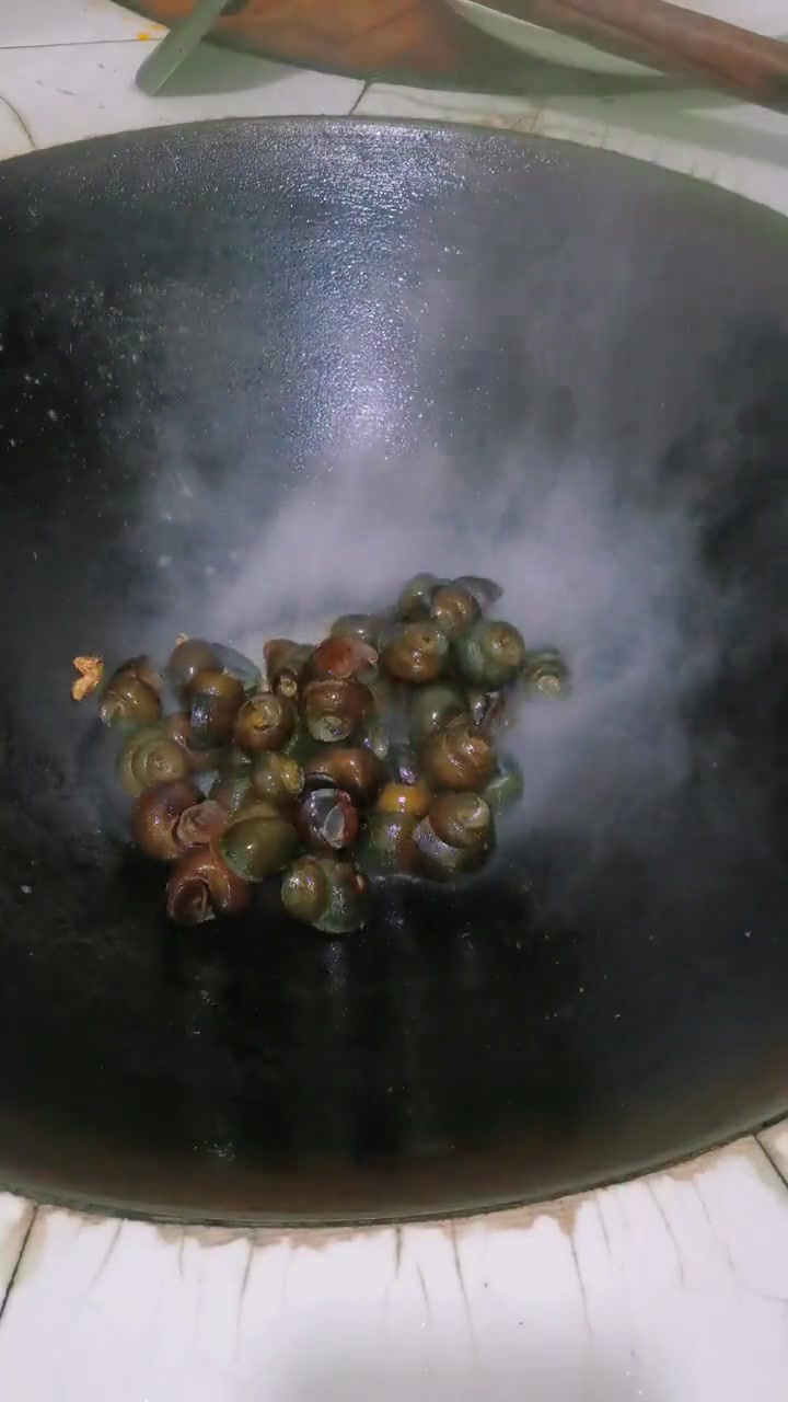 晚餐吃什么?遂昌人爱吃的鸭子炖田螺做法你吃过吗