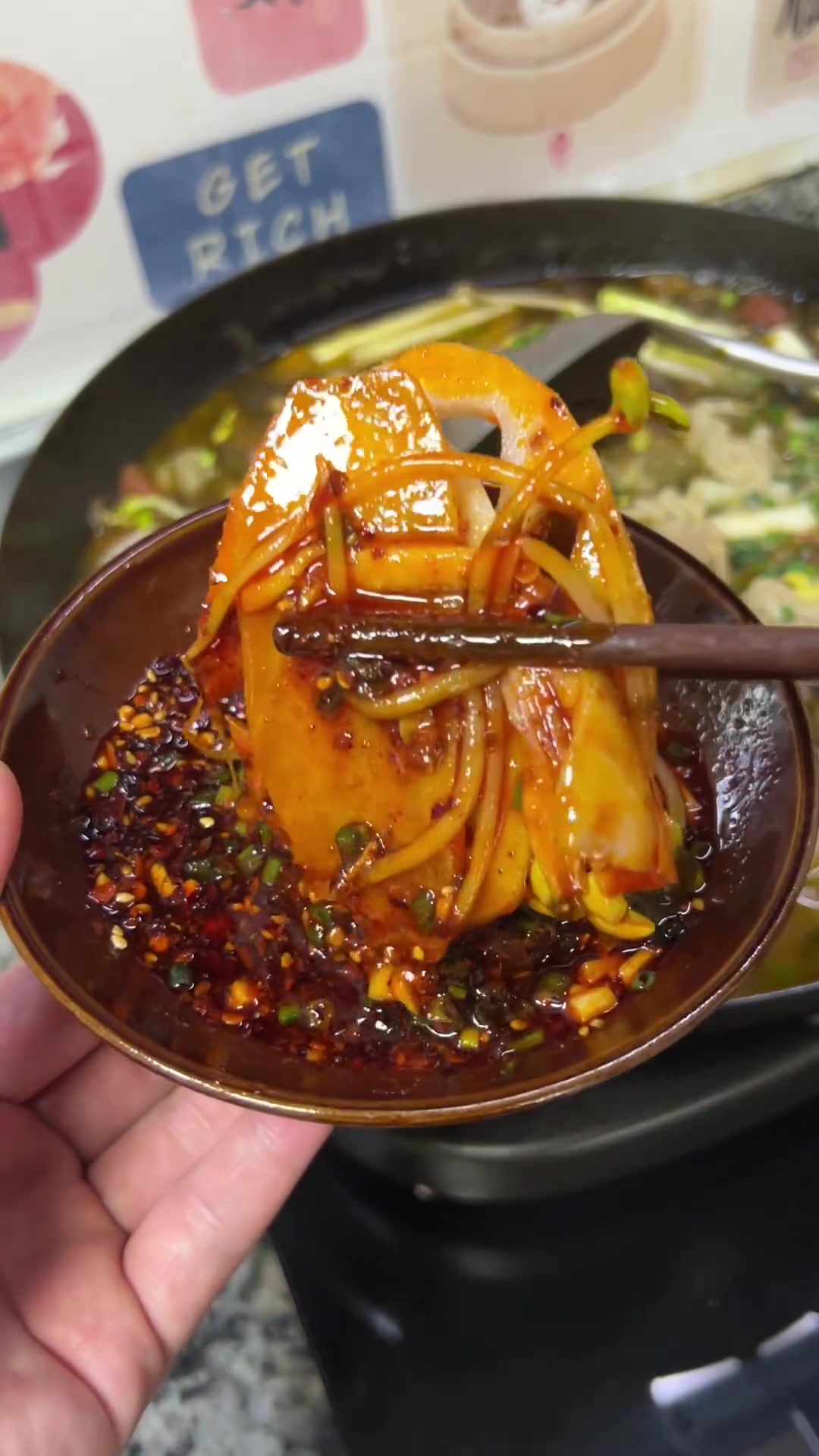 天渐冷，安排一锅川渝人的清汤豆花火锅