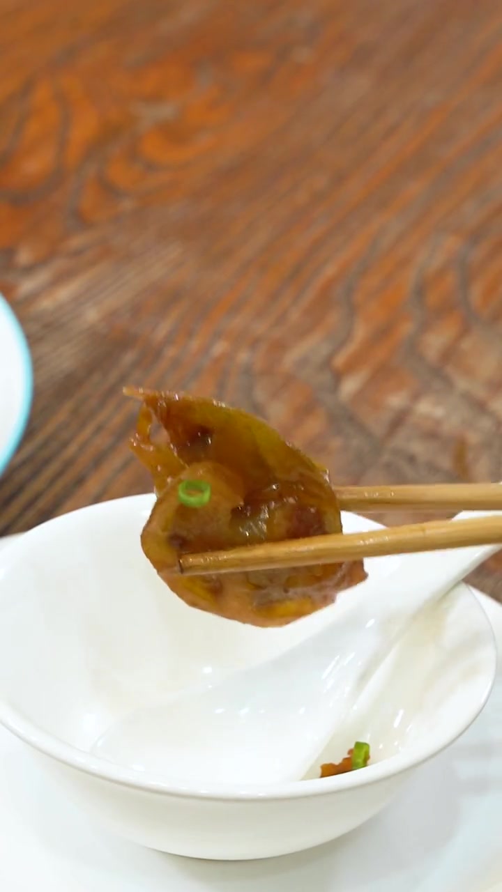 青番茄烧鲫鱼，松江本土菜的鲜美组合