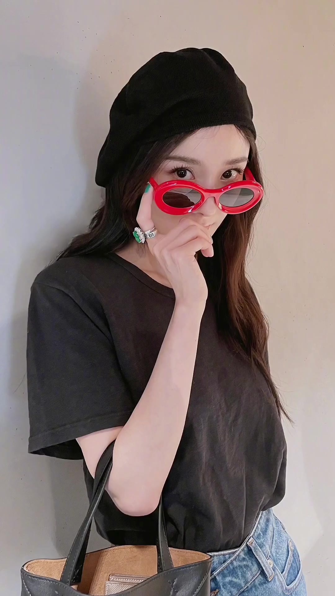 杨幂巴黎街拍日常瞬间