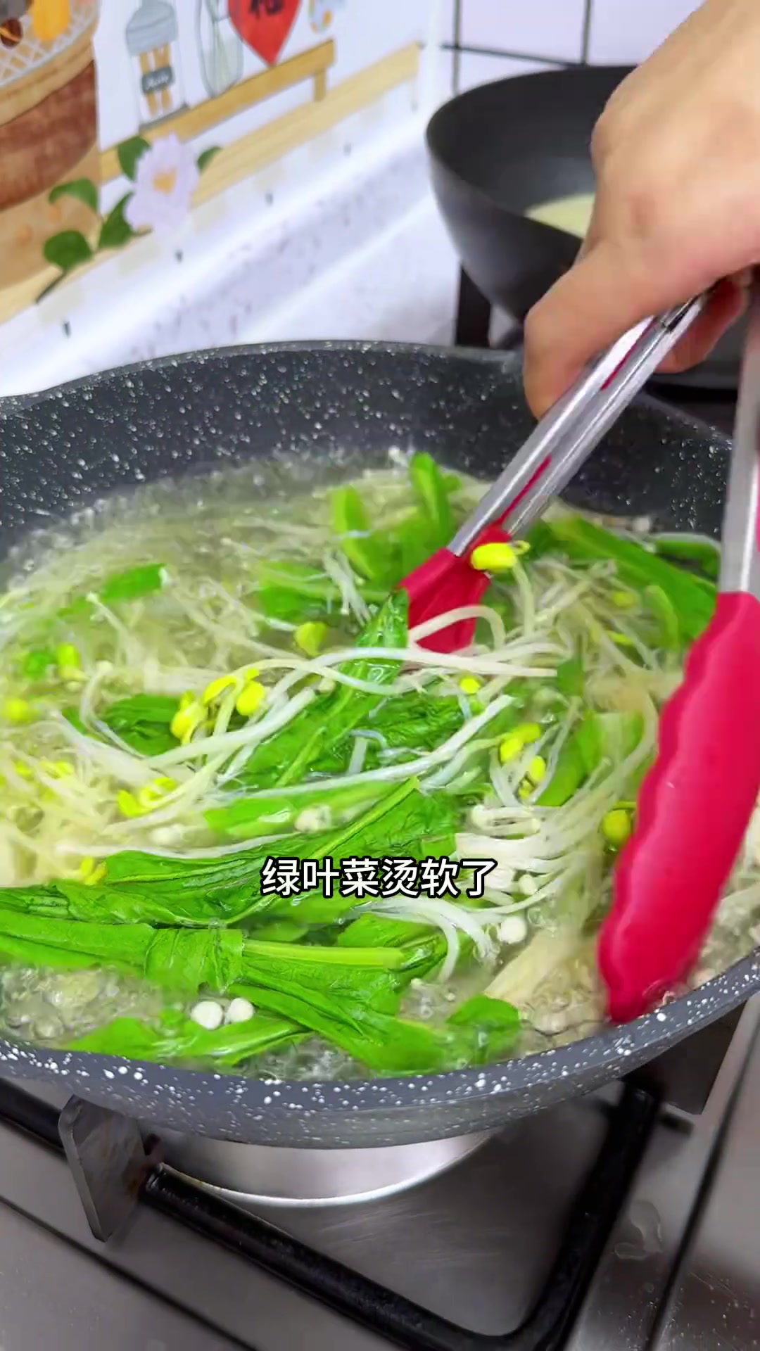 麻麻辣辣的水煮鱼,谁能拒绝的了呀,青菜入味,鱼肉滑嫩,麻辣鲜香,老好吃啦!