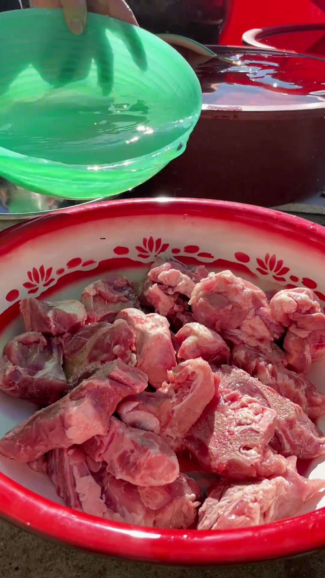 朝鲜族土豆脊骨汤的做法