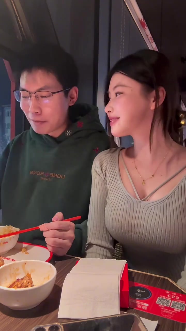 两个人喝一杯奶茶才好喝