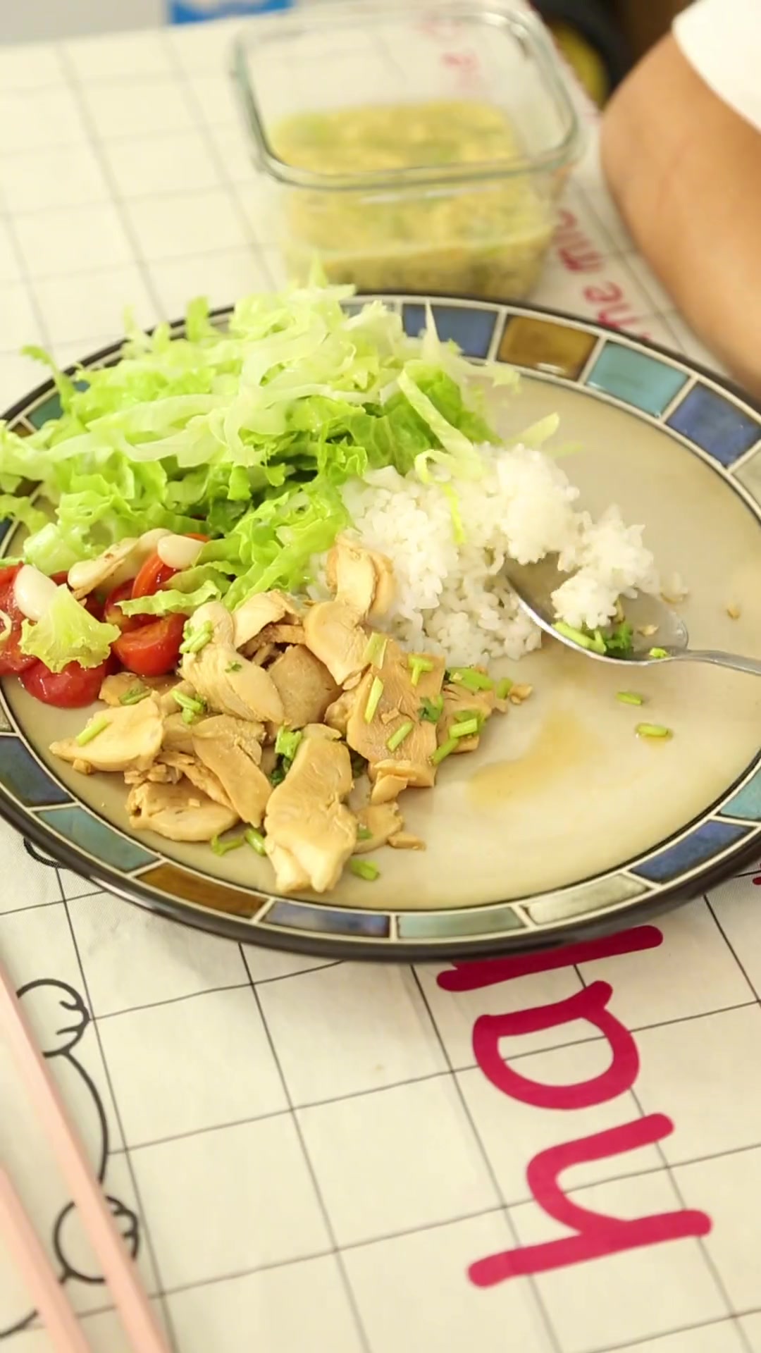 粉丝点菜:半碗米饭鸡胸肉等清淡餐,因暑假吃太多面条长胖