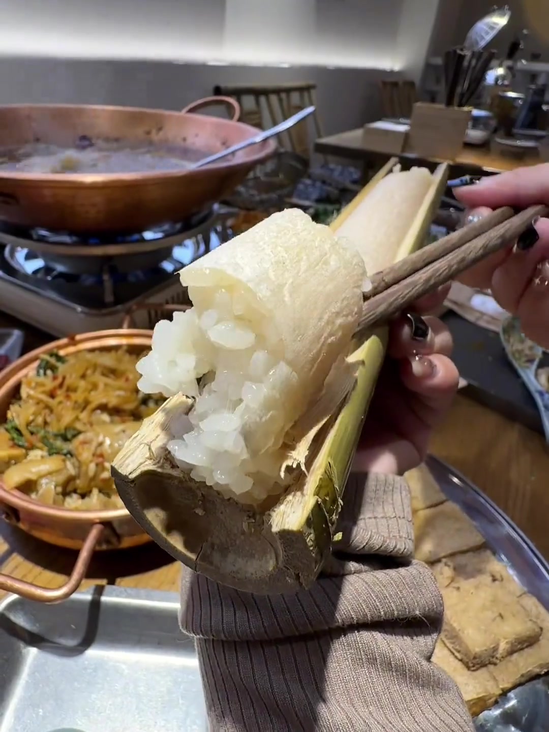 好朋友请我吃云南酸菜牛肉火锅