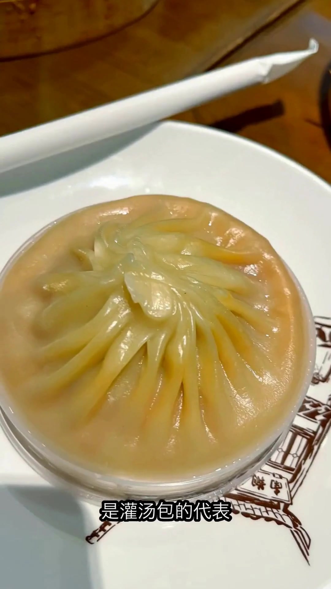 当老外遇上灌汤包,吸管戳开的瞬间,世界观被刷新了