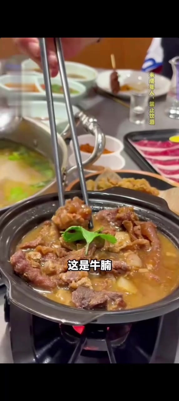 郑浩南带你体验地道潮汕牛肉火锅的美味!