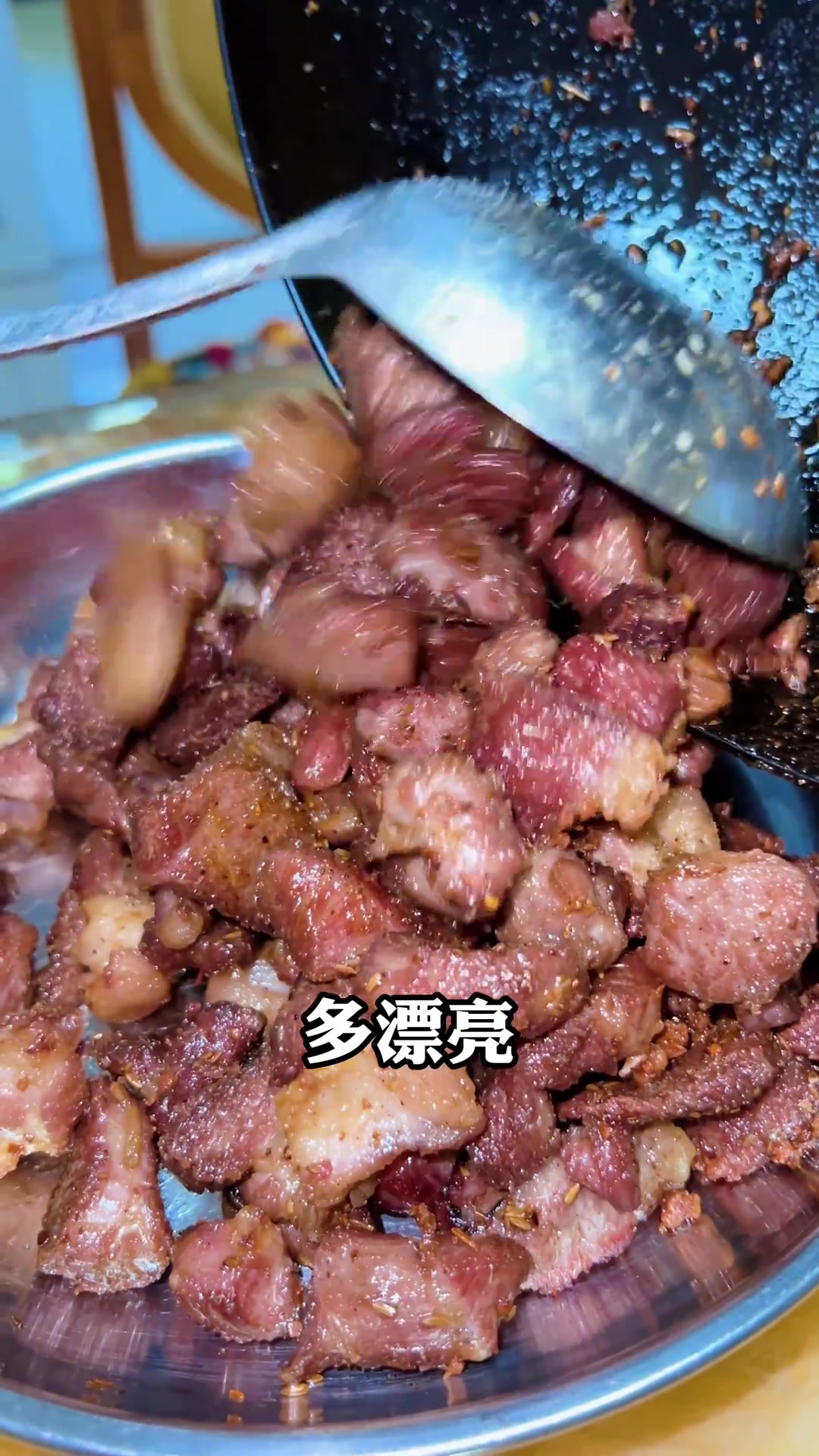 想吃羊肉串没烧烤架？老班长教你做新疆炒烤肉