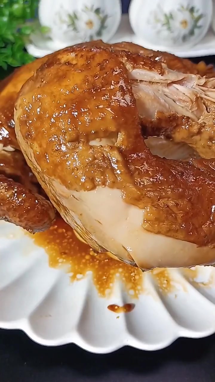 用电饭煲做叫花鸡，鲜嫩多汁，特别好吃