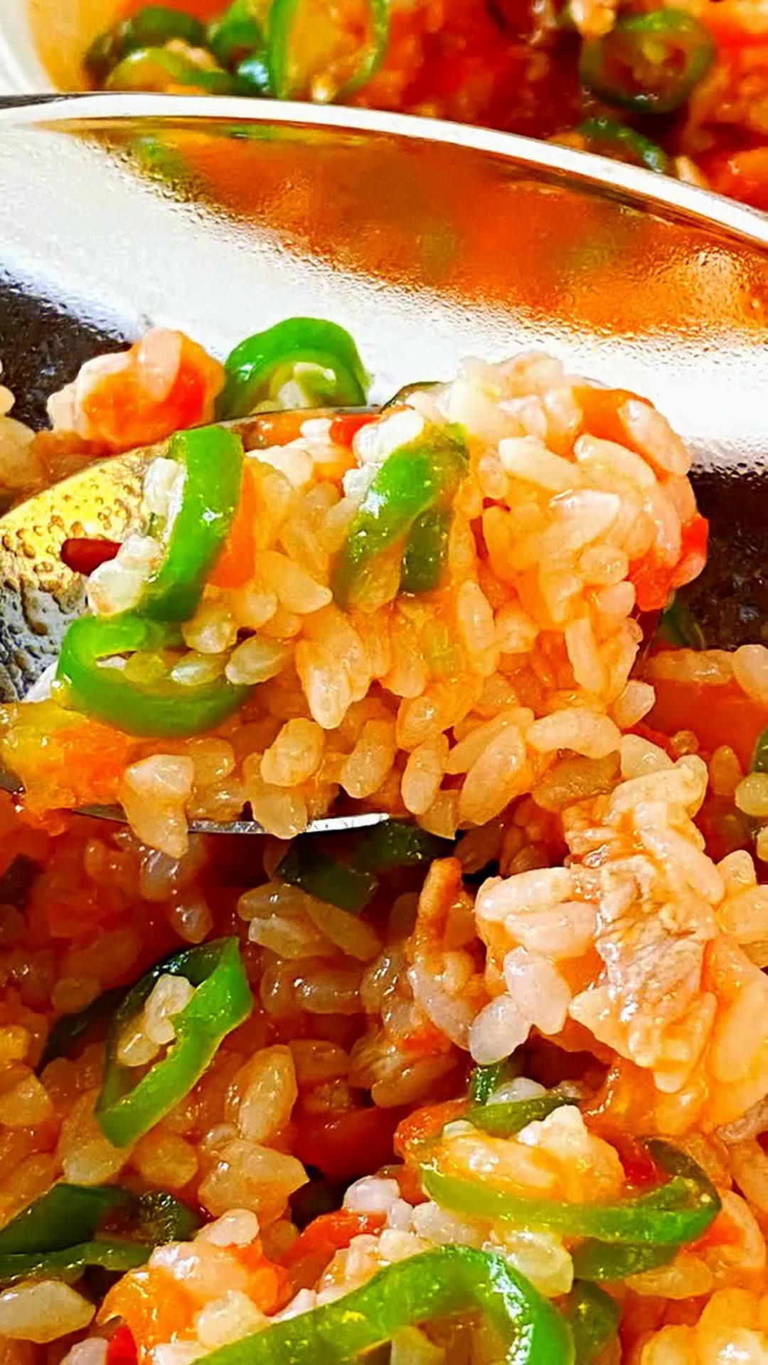 云南美食隐藏菜单曝光!这口‘红’让舌尖跳舞,你敢挑战吗?