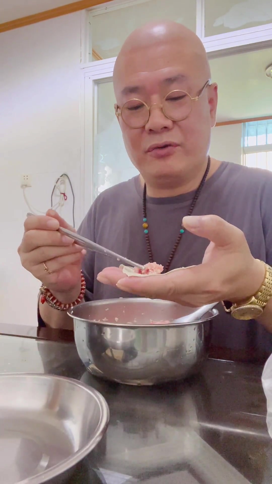 今天在家包饺子，老婆爱吃我包的饺子！