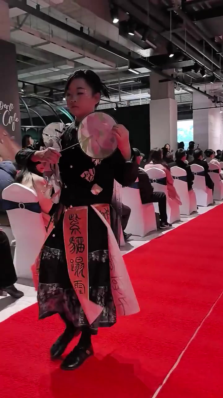 除了挂墙上，书法还能怎么玩？杭州这群小学生的答案亮了