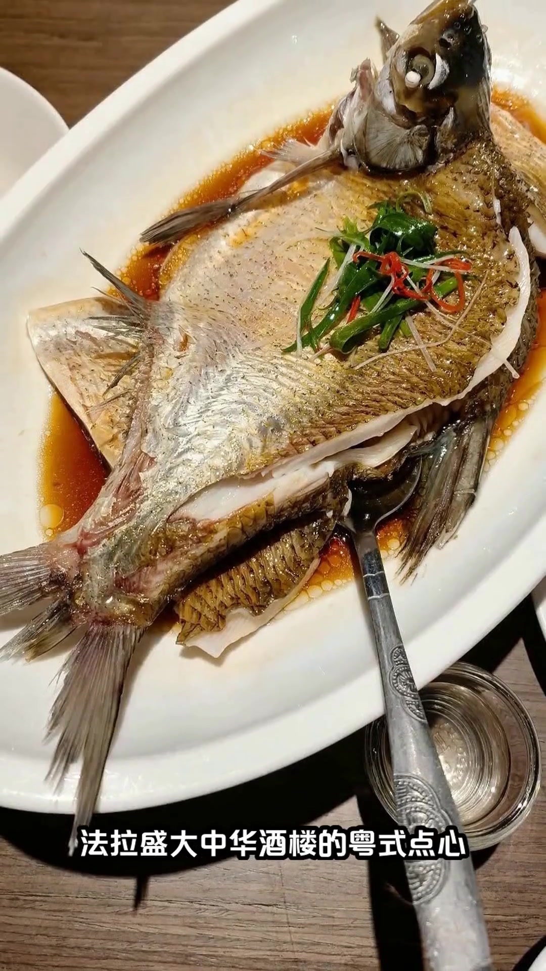 纽约街头美食探秘:贝果与披萨的百年传奇,你尝过几种?