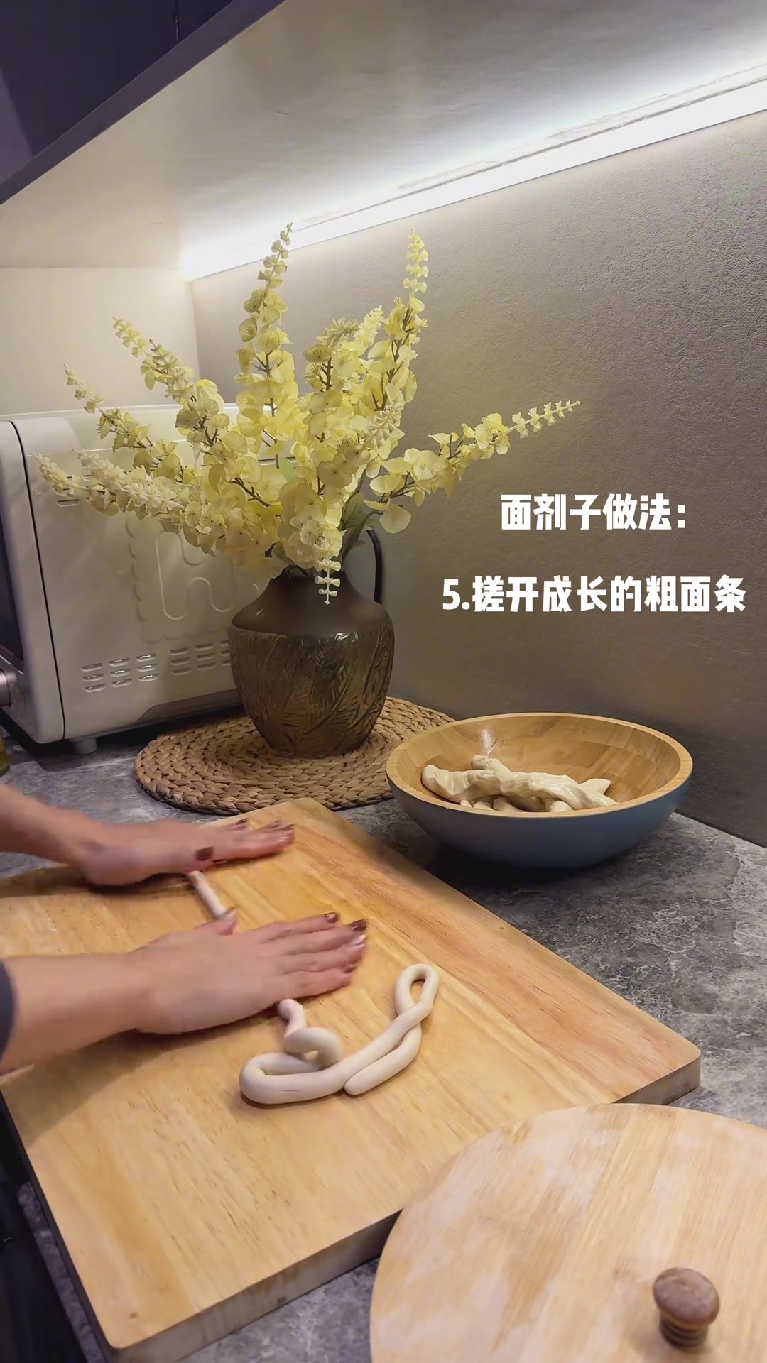 最爱的新疆辣皮子拌面来啦!爱吃辣的一定试试,巨香巨过瘾!