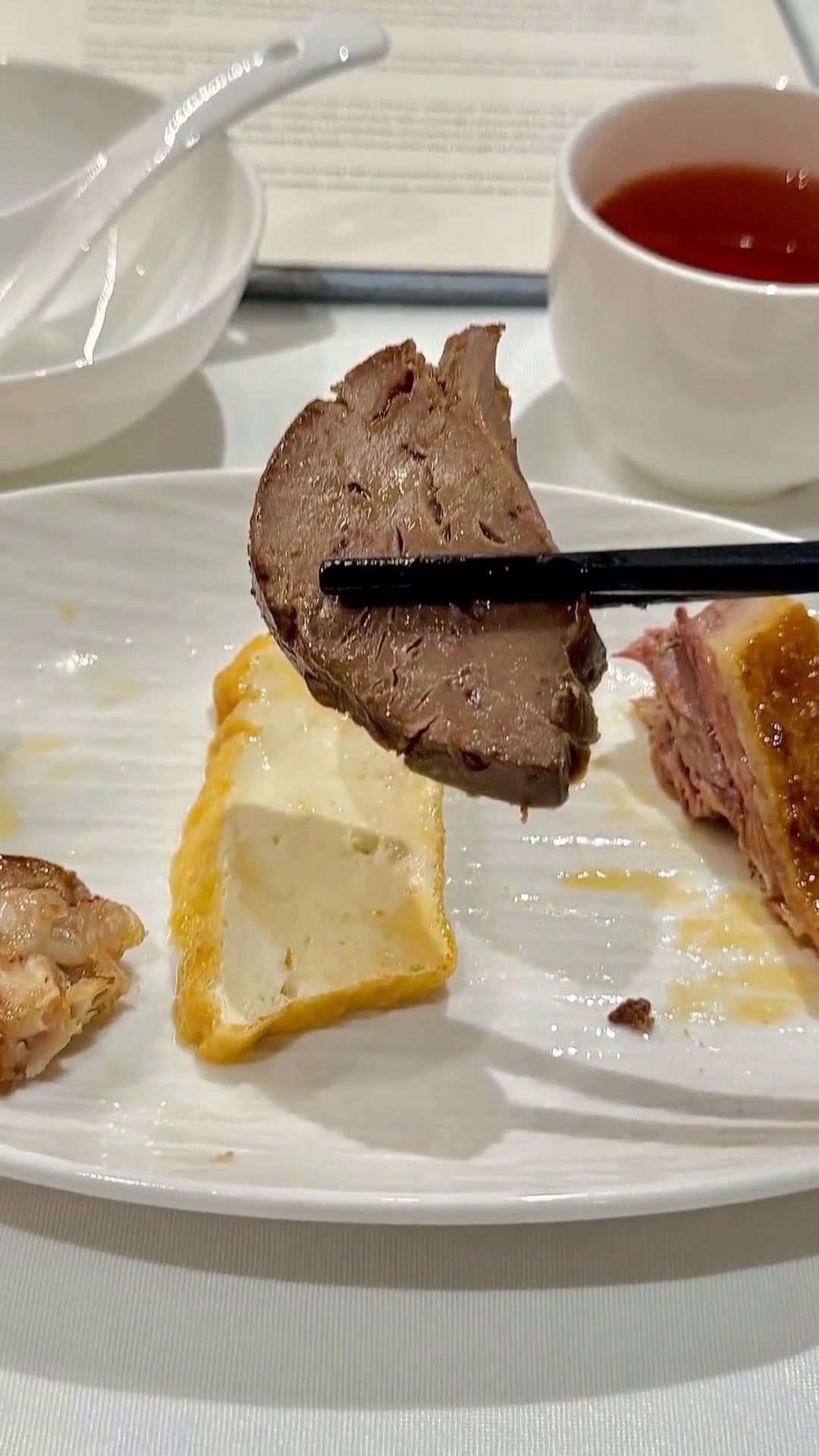 从街头鸡蛋仔到米其林三星,这份香港美食清单让你吃遍全城!