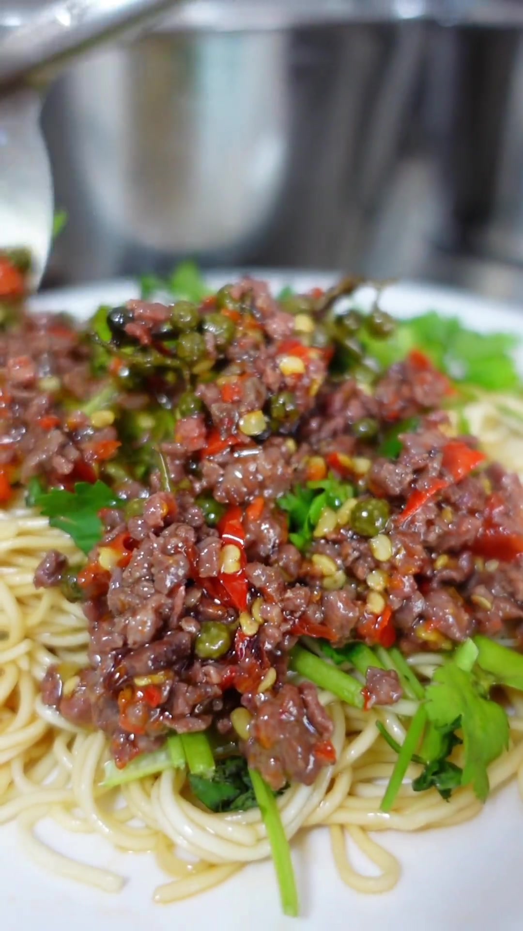 不允许没有尝过这个“霸霸牛肉面“牛肉真是超级大坨宜宾口味的“生椒牛肉面“生椒牛肉面“口味真