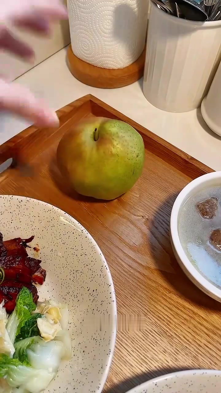 和女儿的干净饮食，今日菜单：梅酱排骨、白萝卜牛肉丸汤、黄心菜炒豆皮