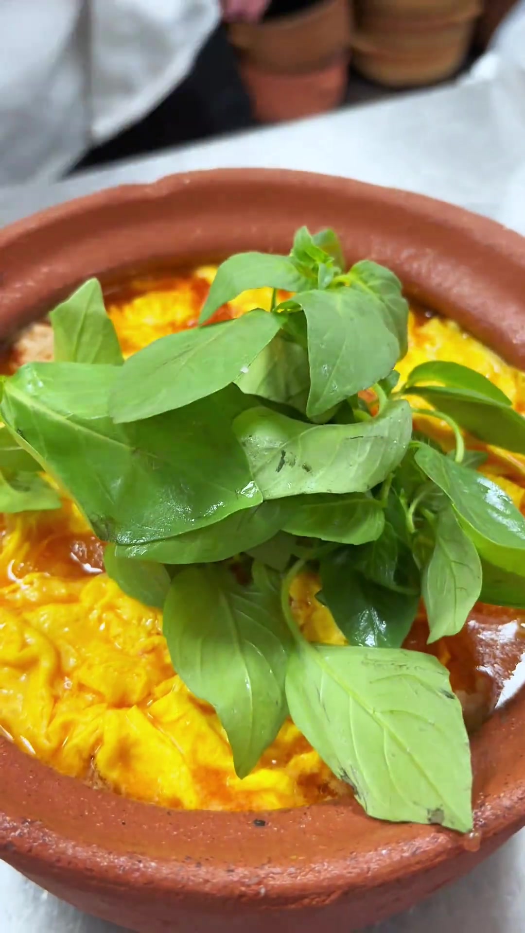 手工西红柿肉丸汤，取三分肥七分瘦新鲜馅料，肉丸鲜嫩饱满，汤鲜味美，老少皆宜