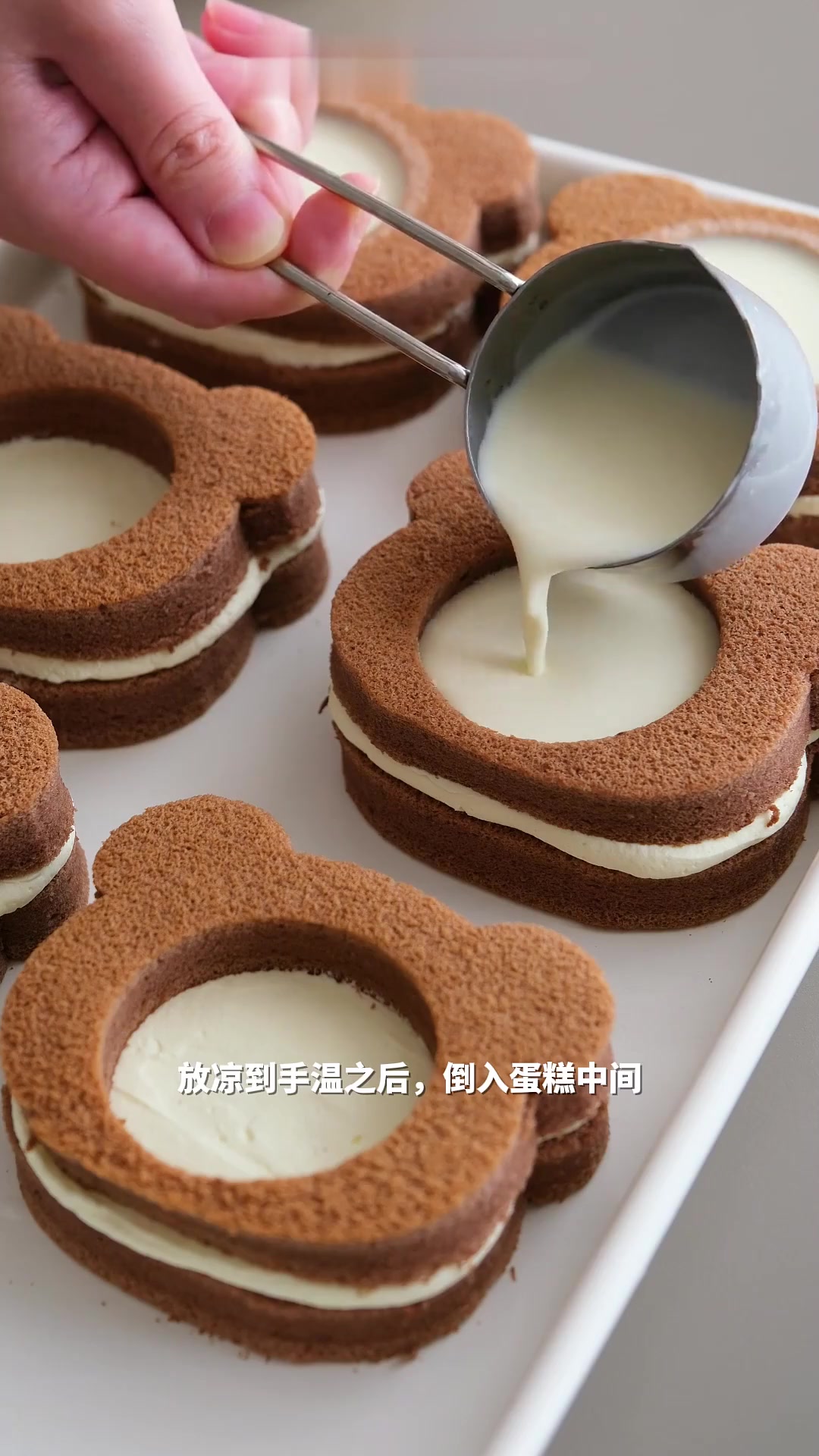 这是什么神仙组合布蕾可可蛋糕三明治丝滑浓郁的布蕾，搭配蓬松绵软的可可蛋糕，这搭配惊艳我了！