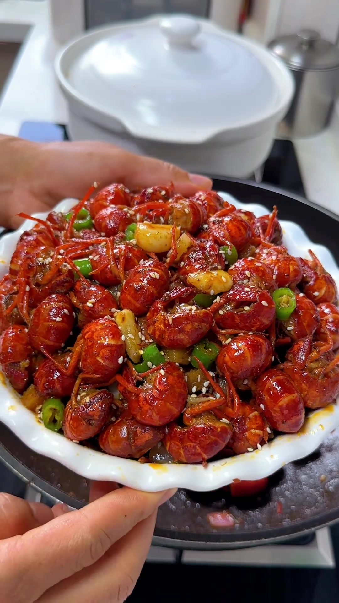 夜宵必点的麻辣虾球自己在家做