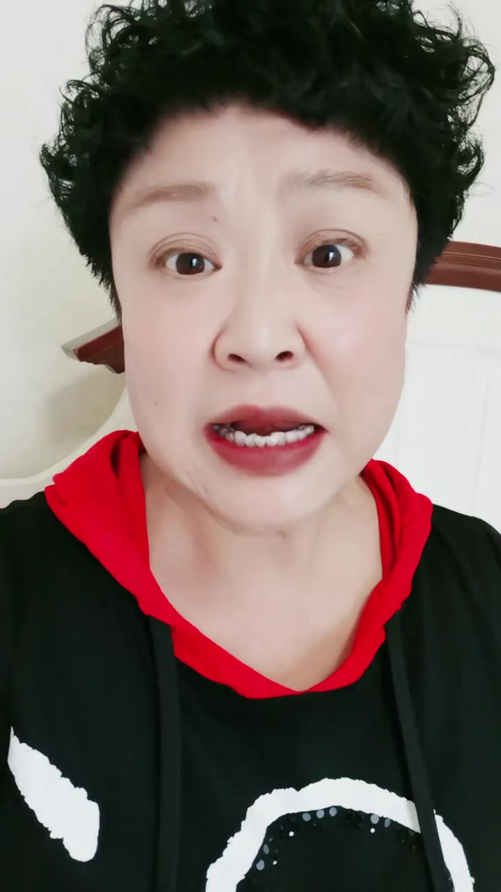 水果蔬菜超市老板娘,商量让吃个大榴莲
