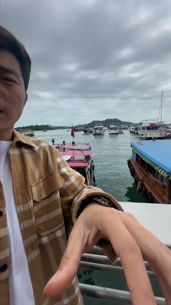西贡吃海鲜,大到离谱!手臂粗皮皮虾!一只花甲一个碗!香港西贡的海鲜真的大到离谱!仿佛跟我平