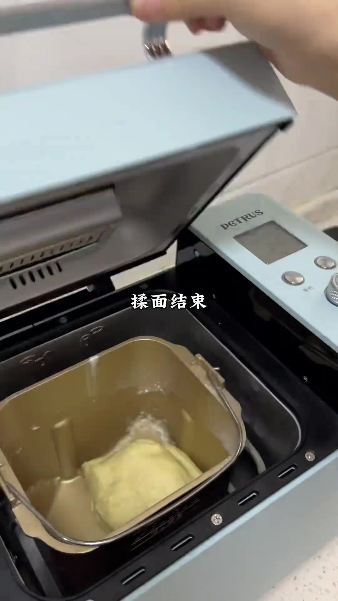 快来试试这个咸甜口的香葱肉松吐司,这也太好吃了吧