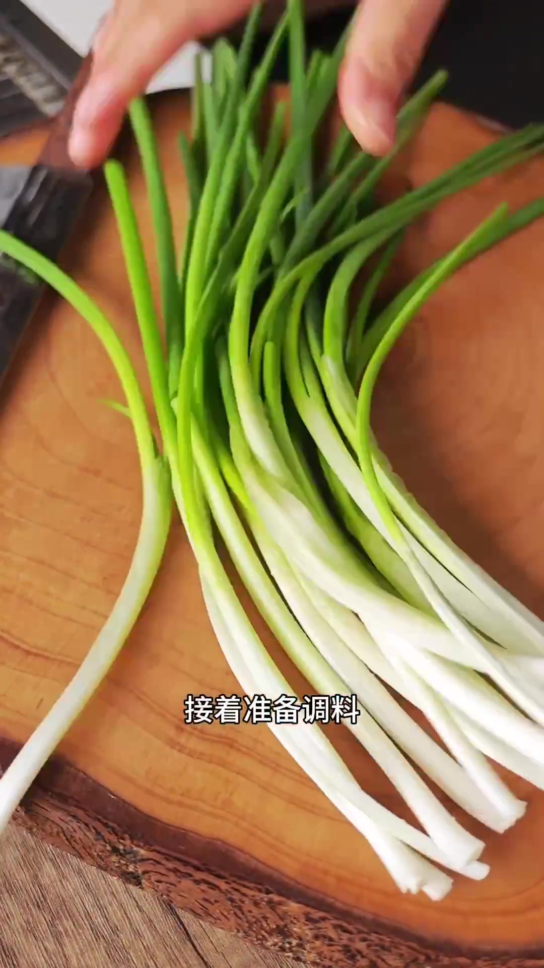 谁说素菜不好吃？这道椒麻杏鲍菇，口感Q弹好吃到破防经典的川菜味型，葱香浓郁，麻味十足，口感