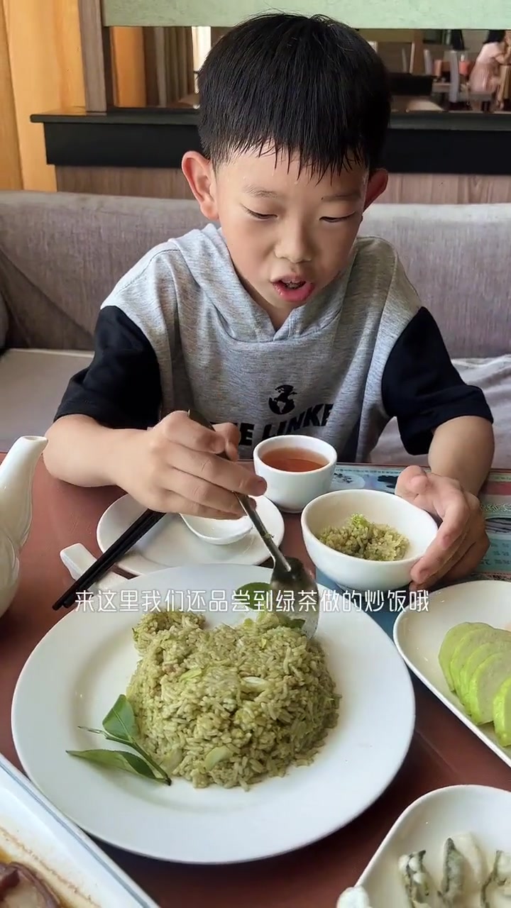 暑假一定要带娃来天福茶博物院感受下采茶的乐趣