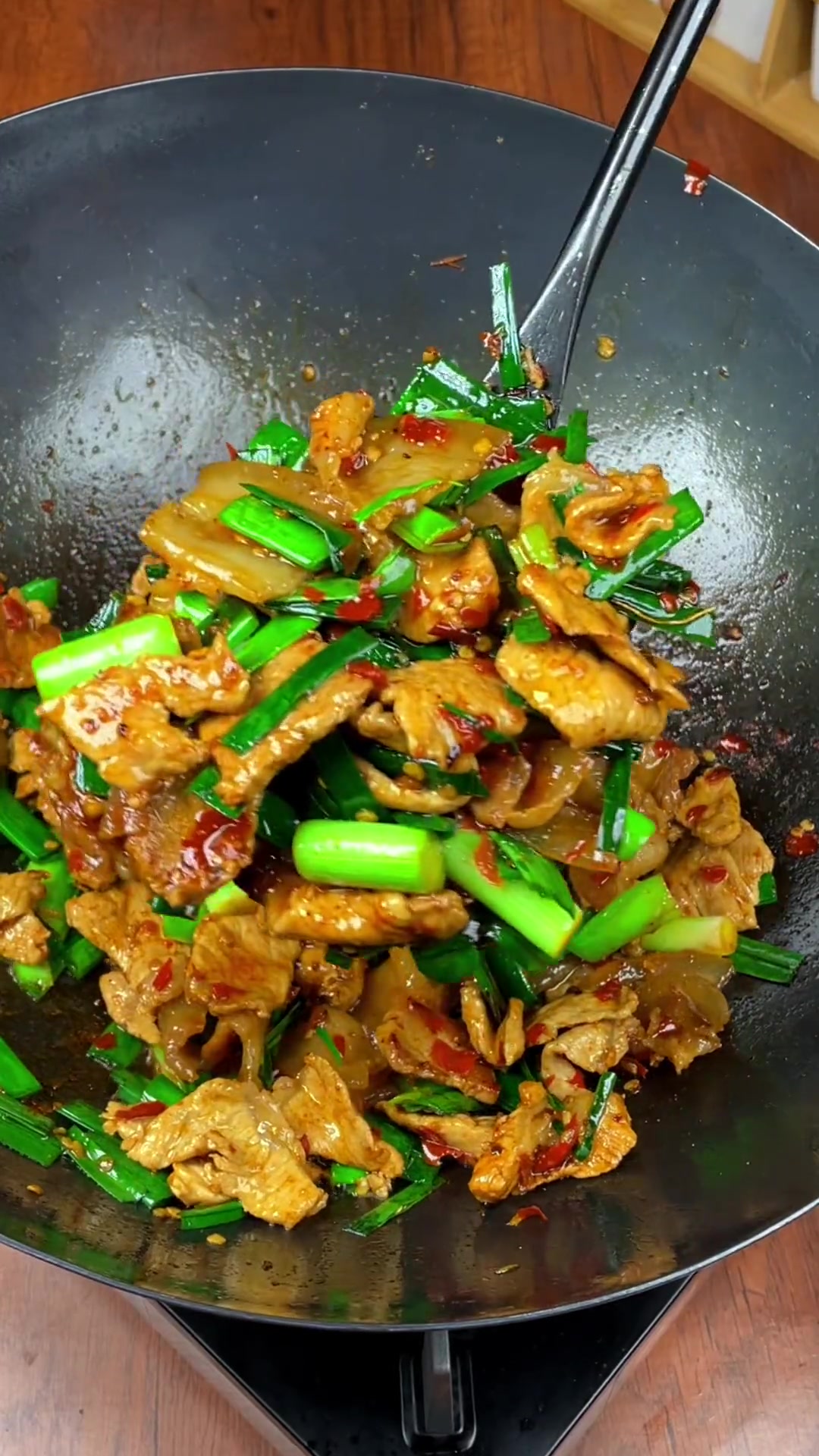 在我们湖南这道菜是很多店里的招牌菜！酸辣过瘾非常下饭！