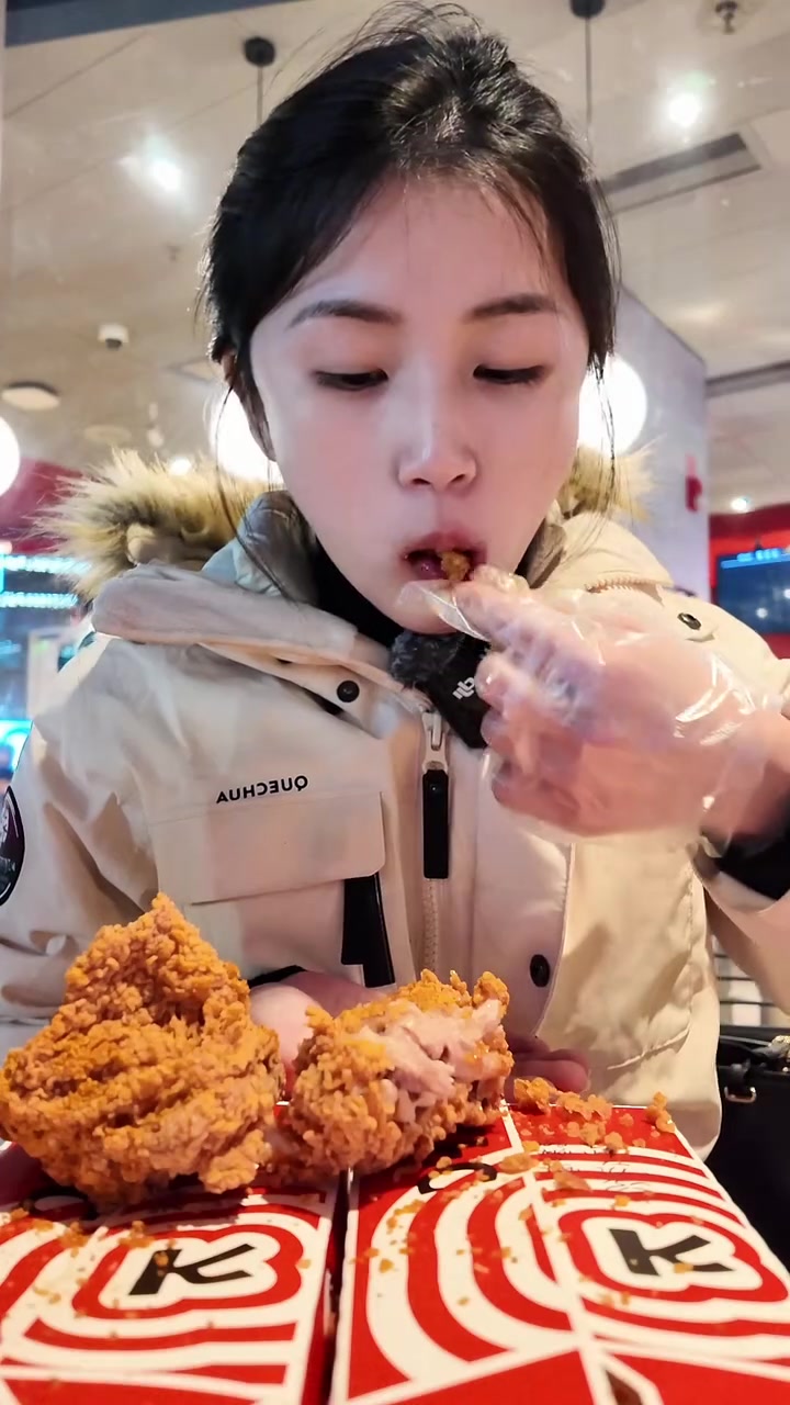 夜宵真的超爱吃炸鸡