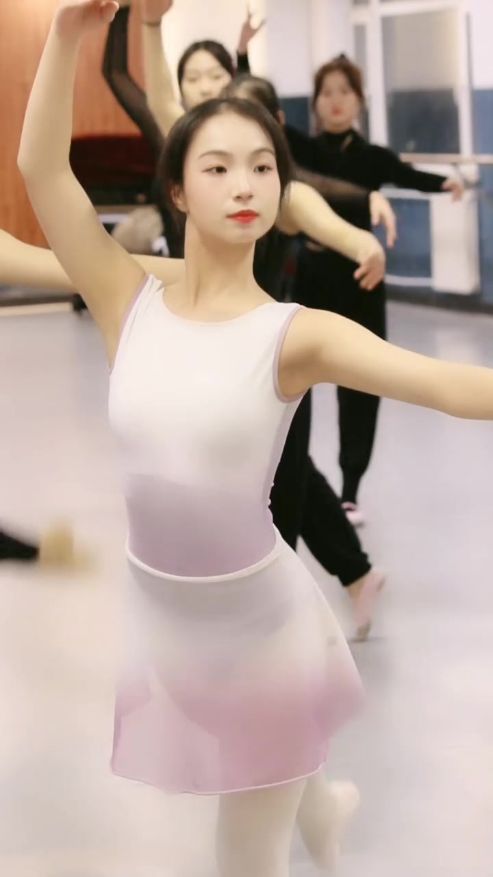 绝美!舞蹈室里的芭蕾精灵