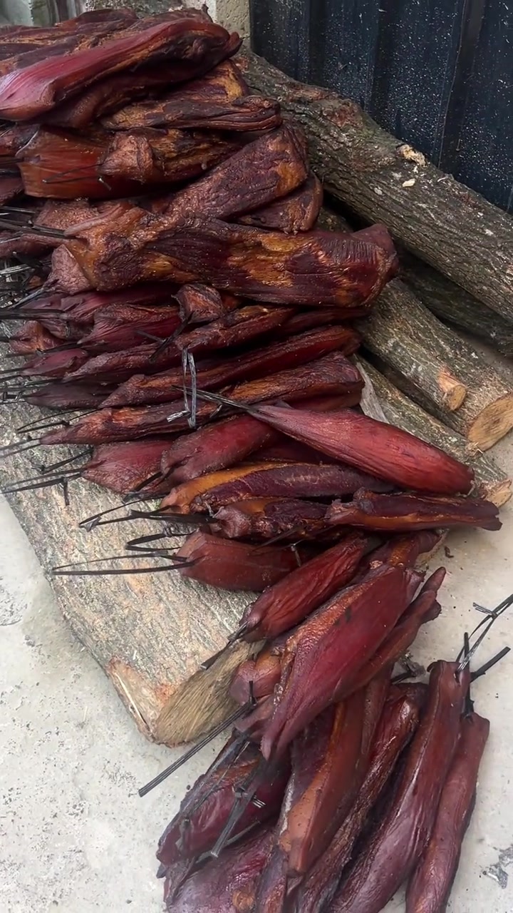 谷陇柴火烟熏腊肉