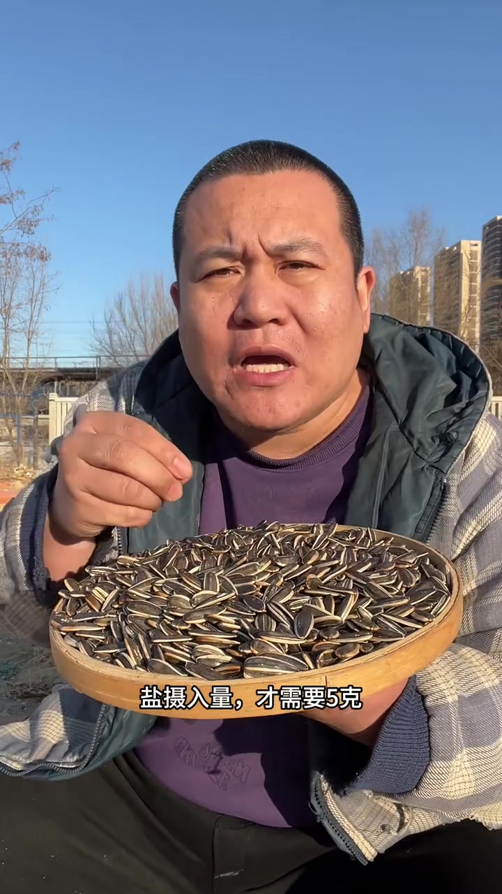 大铁锅炒瓜子,大铁锅炒毛嗑!2025年新毛嗑,大铁锅现炒现发,老香了!