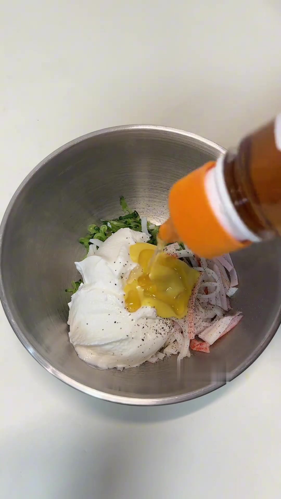 鸡肉碗:热脆鸡排配冰凉酸奶黄瓜沙拉绝了