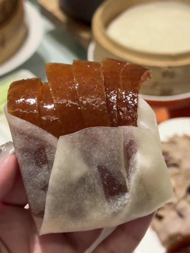 长春比我岁数还大的果木炭烤鸭店！烤鸭口感酥不腻不愧是老字号！