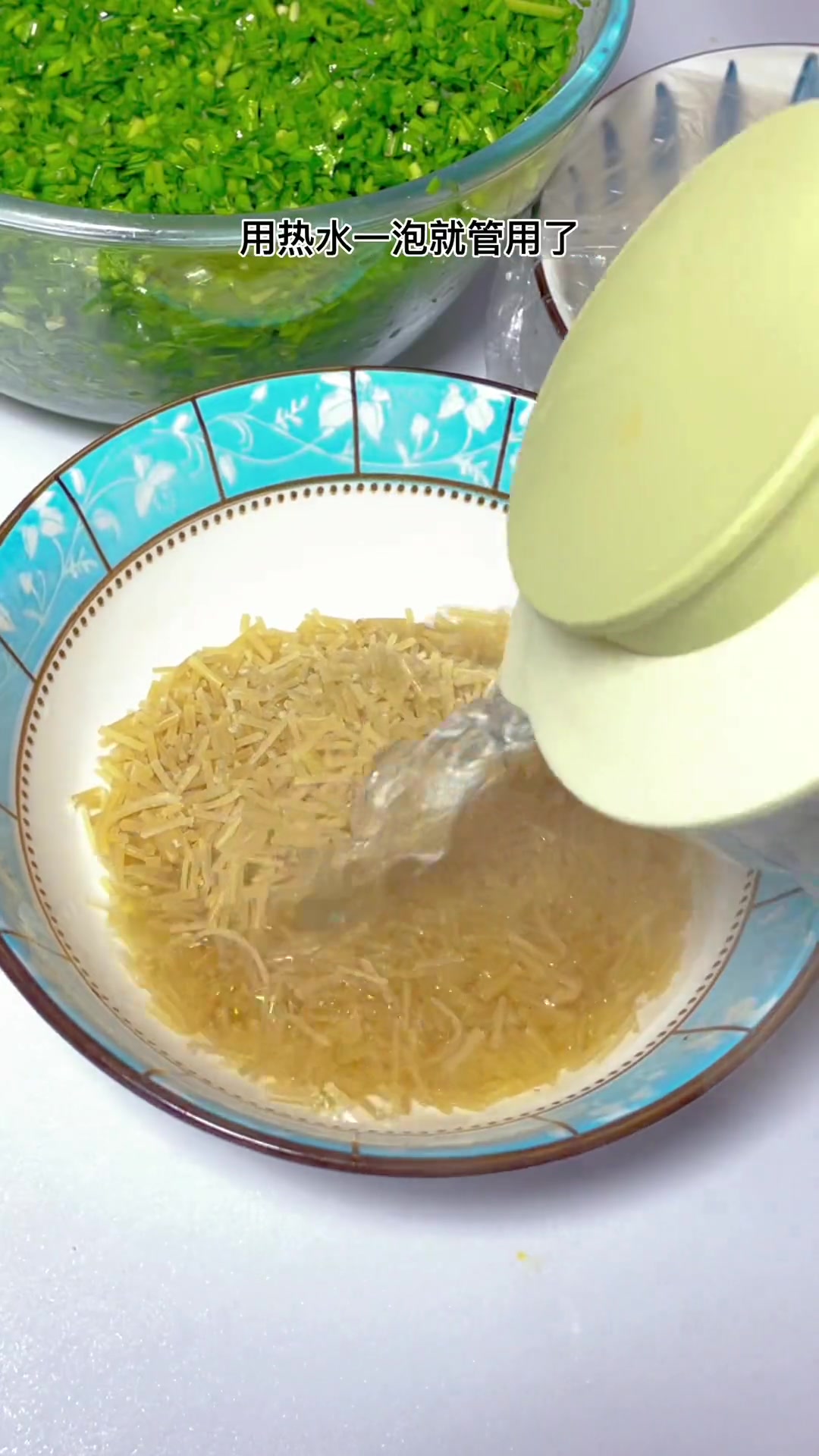 韭菜配粉丝做薄皮馅饼太香