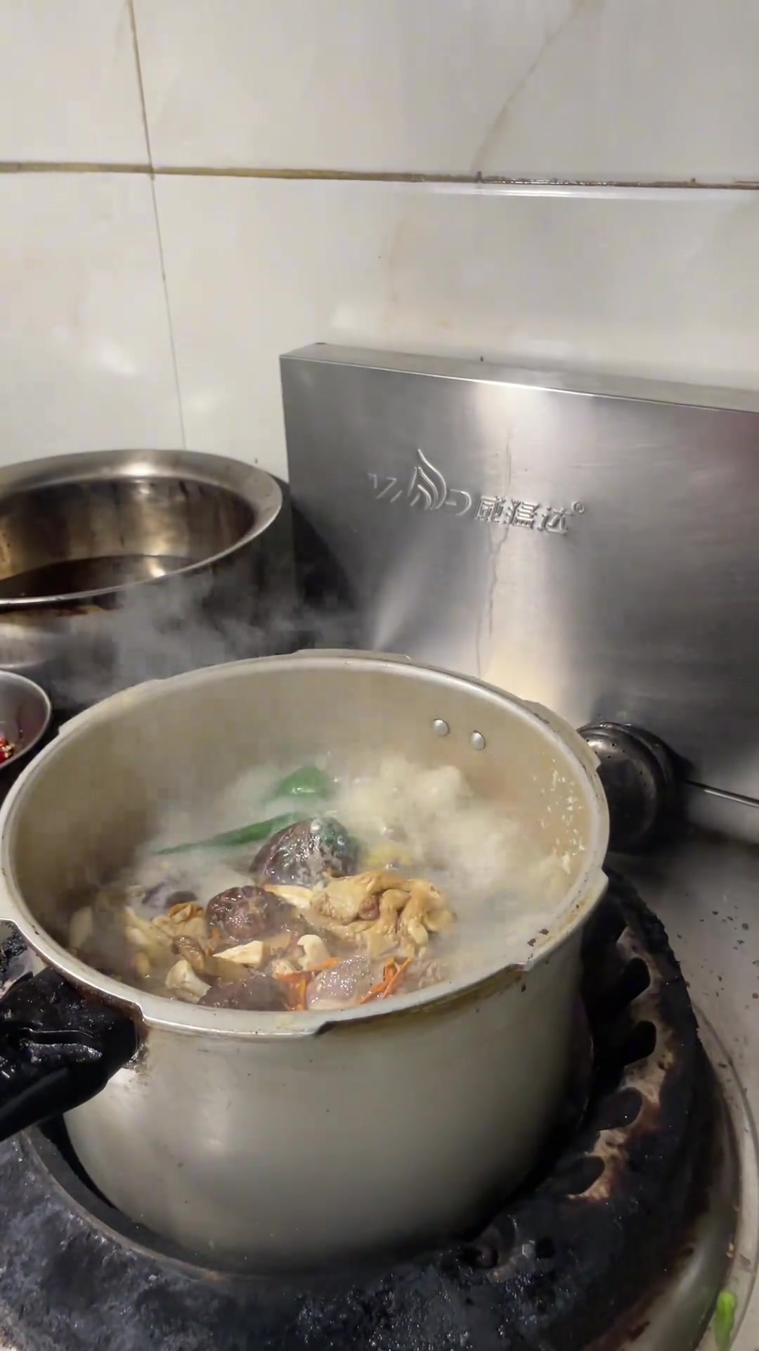 今天喝鲍鱼母鸡汤真鲜还大补