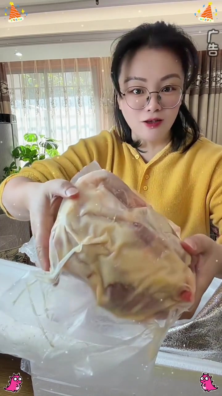 想不通,搞不懂,鸡汤这么鲜香好吃,三个老母鸡和一个大鹅