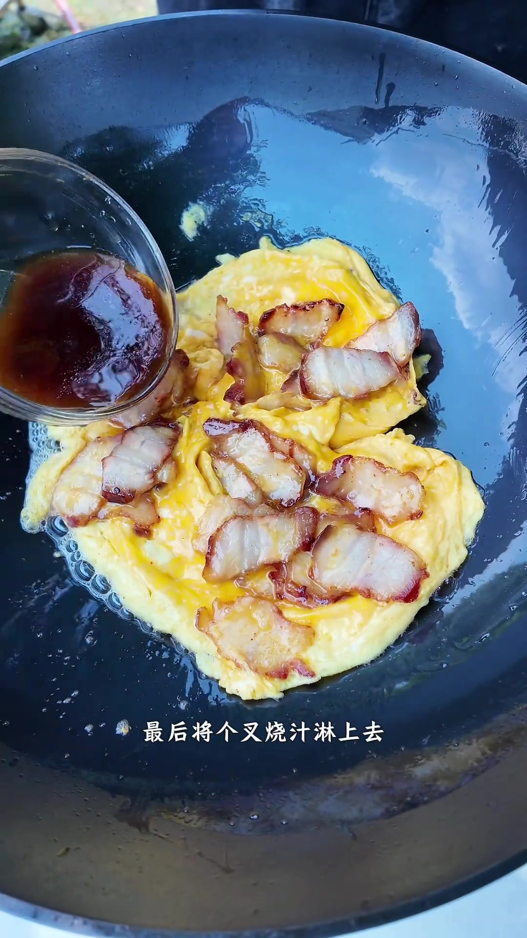 平常市场买点叉烧,在家做个滑蛋炒叉烧,也很好吃