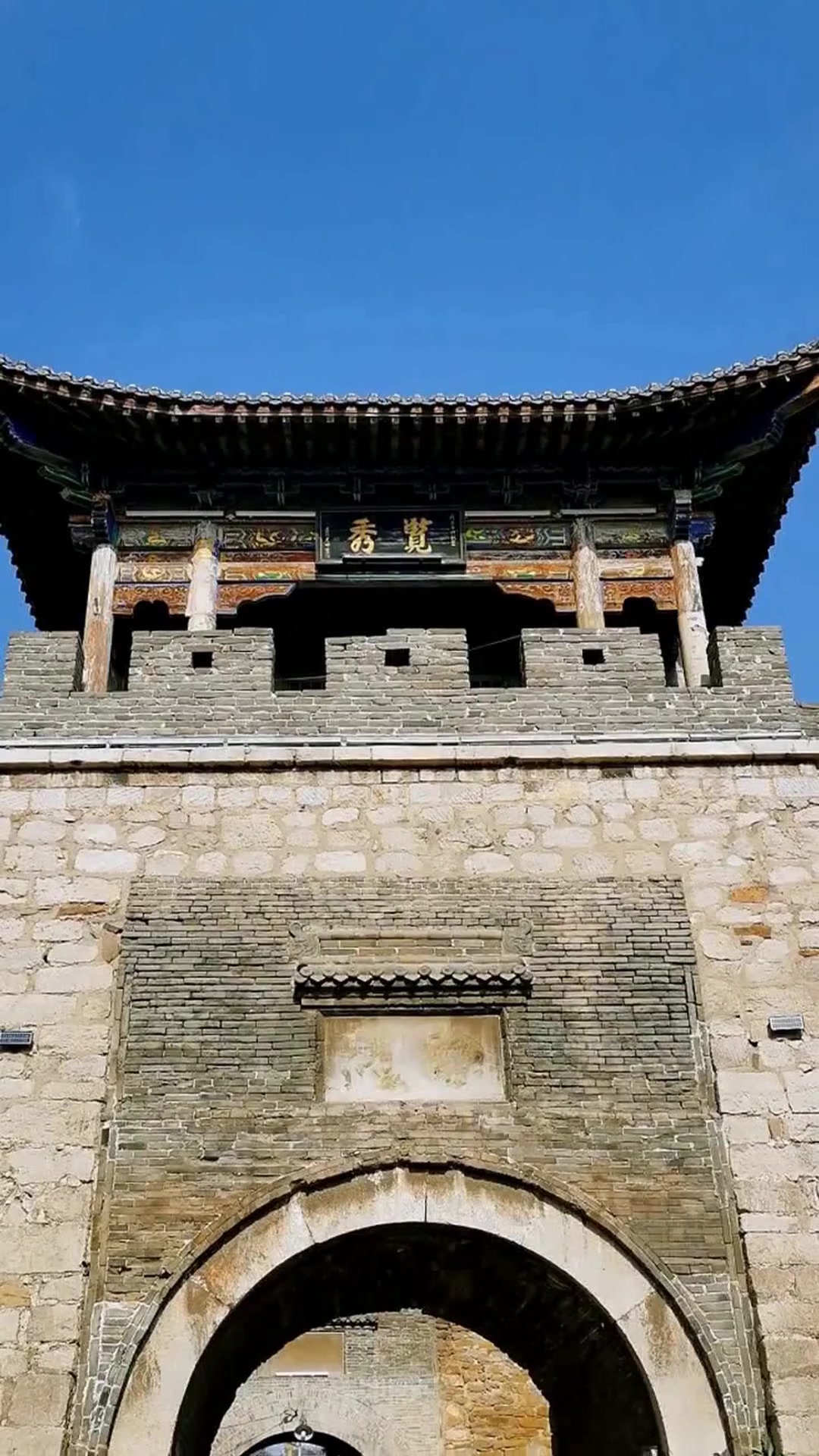 走进石家庄井陉宋代古城,城墙竟用鹅卵石砌成,城门边的“怪物”究竟是什么?