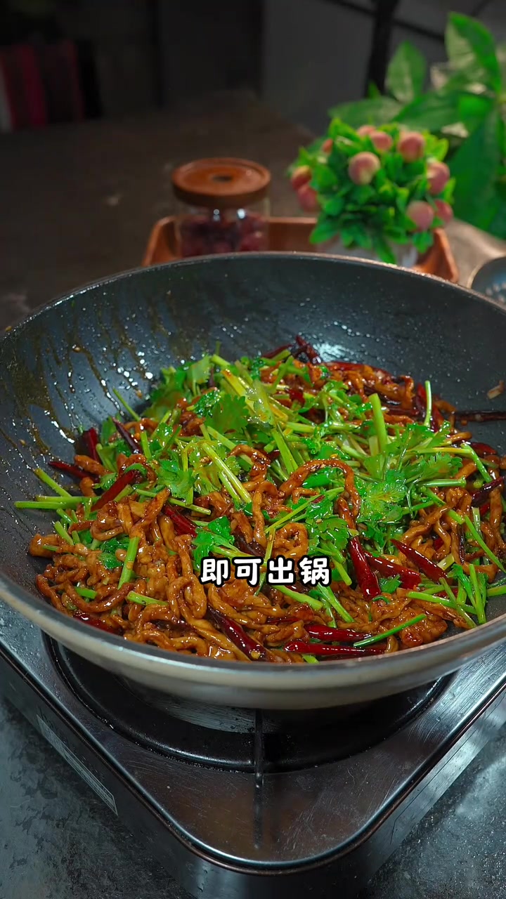 年夜饭14道菜及香辣肉丝的做法
