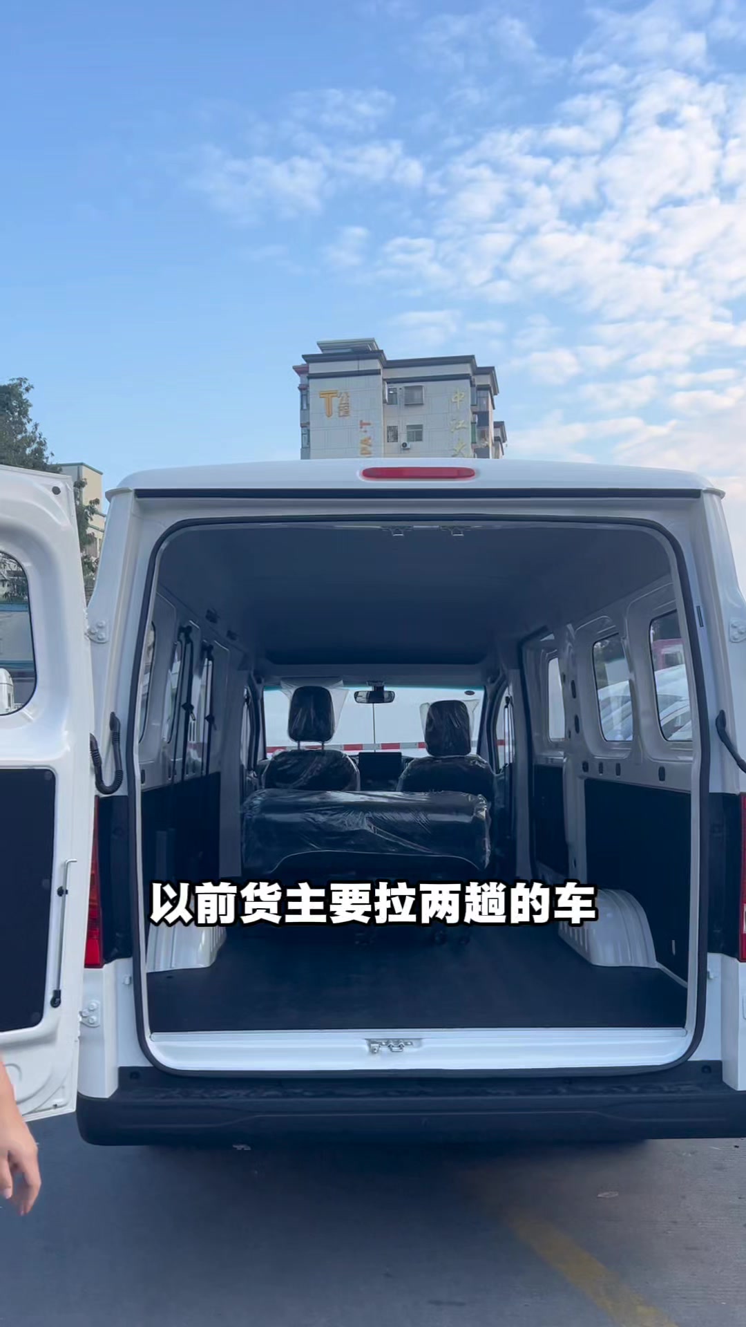 深圳五菱黄金仓新能源面包