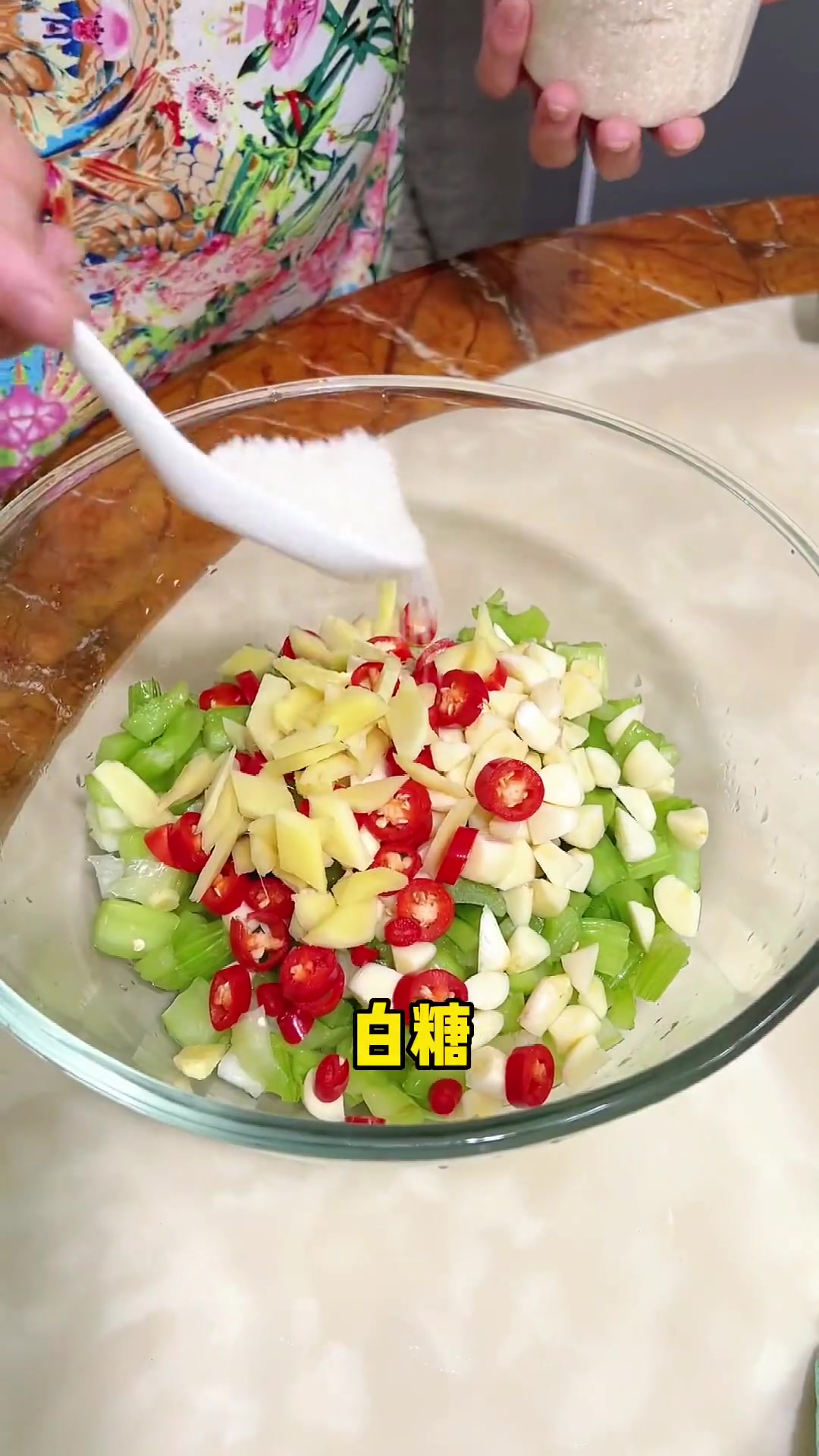 巨好吃的潮汕杂咸之腌西芹,只有零次和无数次,配粥够力沙嘴yyds!