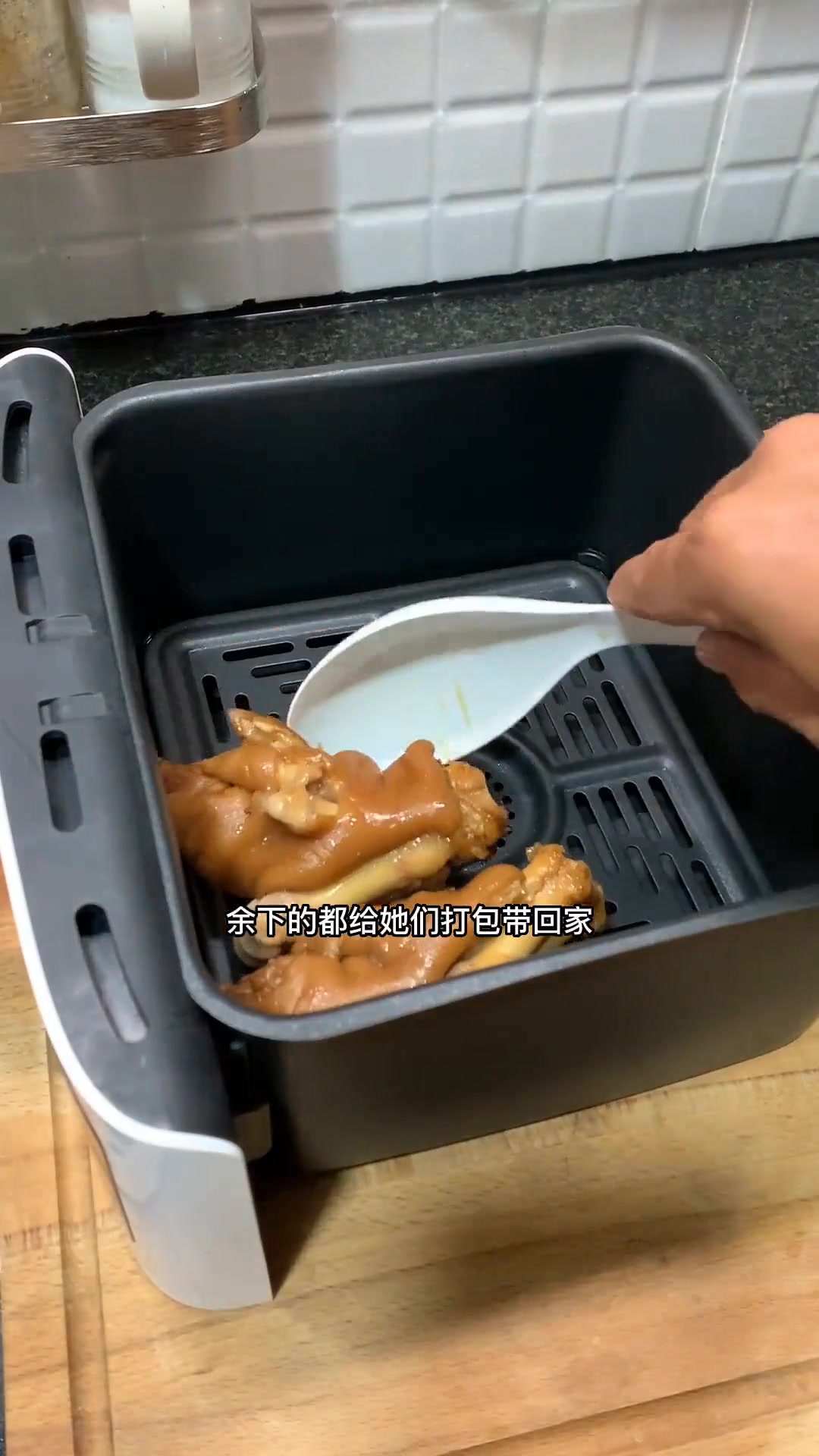妹妹想吃鸭舌剁椒鱼头,用湄公鱼安排一场美食盛宴