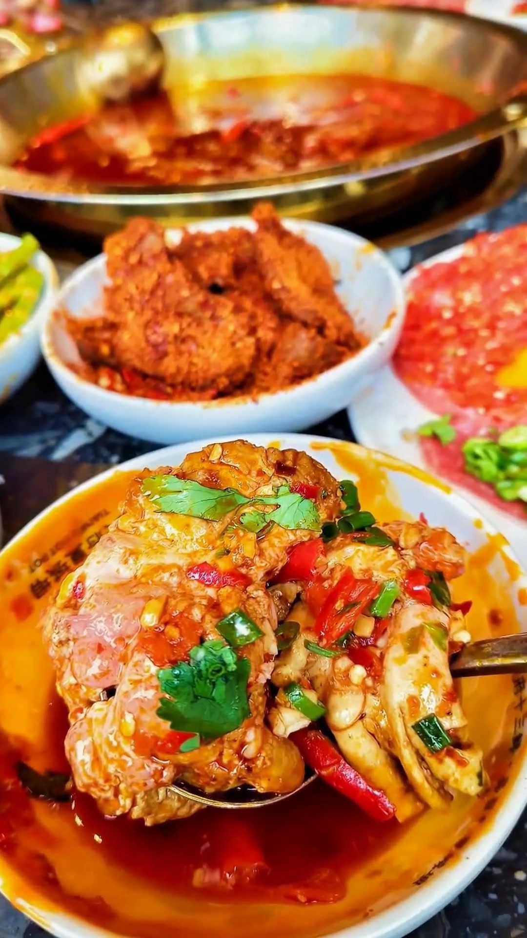 2025成都东部新区鱼羊鲜美食节启幕,20家餐饮品牌齐聚绛溪里